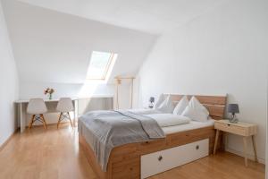 Rúm í herbergi á FarawayHomes Studio Kapfenberg #7