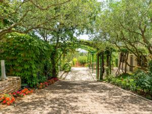 Κήπος έξω από το Holiday Home Nataša by Interhome