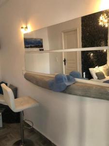 Foto dalla galleria di Ichor Suites a Firà