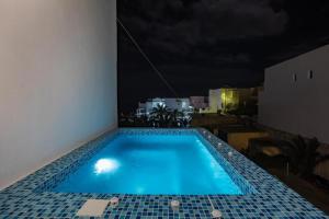 Piscina di Ichor Suites o nelle vicinanze