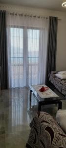 Postel nebo postele na pokoji v ubytování Miri's Villa + 1 fotografie