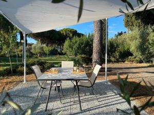 a table and chairs under a white tent at Le Balze Camere in Villa in Perugia