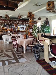 Restoran või mõni muu söögikoht majutusasutuses Srpsko Andrejevo Selo