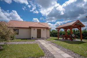 Το κτήριο όπου στεγάζεται  η παραθεριστική κατοικία +13 φωτογραφίες