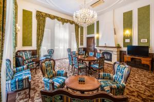 Posezení v ubytování Kastélyhotel Sasvár Resort