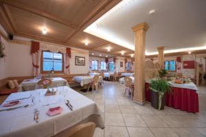 Posezení v ubytování Hotel Pension Odles