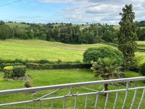 CressatBelle Maison avec vue magnifique , séjour pleine nature gd jardin的相册照片