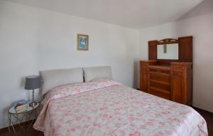 Voodi või voodid majutusasutuse Gorgeous Home In Longobardi With Wifi toas