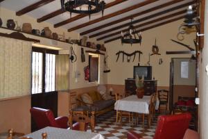 Majoituspaikan Casa Rural La Loma baari tai lounge-tila