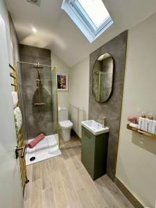 Et badeværelse på Dream Catcher one bedroom apartment