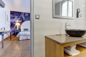 a bathroom with a sink and a mirror at Champagne Domaine Sacret - AY in Épernay