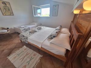 a bedroom with two twin beds and a window at Loft Apartman in Krk