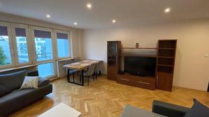 Μια τηλεόραση ή/και κέντρο ψυχαγωγίας στο Labo Apartment Ursynów Natolin +7 φωτογραφίες