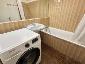 a washing machine in a bathroom next to a sink at Studio avec Piscine Chauffée, Tennis & Balcon - 4 Couchages à Megève - FR-1-597-14 in Megève