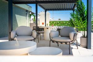 a patio with two chairs and a table and a table and chairs at Acta The Clover in Porto
