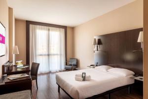 Postel nebo postele na pokoji v ubytování B&B Hotel Arezzo