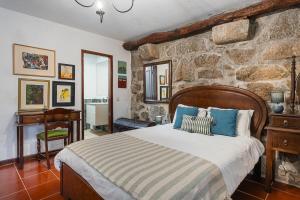 Postel nebo postele na pokoji v ubytování Casa Museu da Geada - Rural Hotel + 47 fotografií