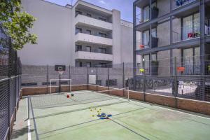 Instalaciones para jugar a tenis o squash en GHT Sa Riera o alrededores