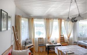 Istumisnurk majutusasutuses Cozy Home In Löttorp With Wifi