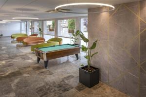 Biliár nebo kulečník v ubytování GHT Costa Brava & Spa