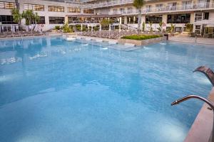 Bazén v ubytovaní GHT Oasis Park & Spa alebo v jeho blízkosti