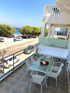 Μπαλκόνι ή βεράντα στο Triton Villa at Kasonia beach Pothia