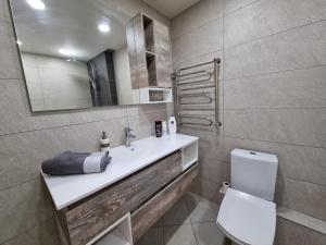 a bathroom with a sink and a toilet and a mirror at Набережная Иртыша с красивым видом на реку in Ustʼ-Kamenogorsk +7 photos