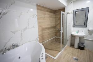 Koupelna v ubytování Garni Hotel Palma + 33 fotografií