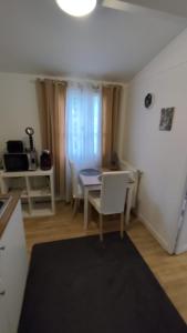 a small dining room with a table and chairs at Studio sur jardin in Villejuif