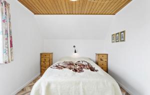 Three-Bedroom Holiday Home Bagenkop With Sea View 04客房内的一张或多张床位