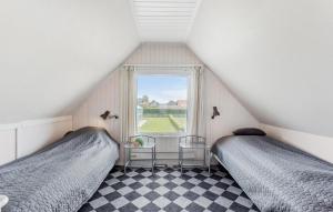 Three-Bedroom Holiday Home Bagenkop With Sea View 04客房内的一张或多张床位