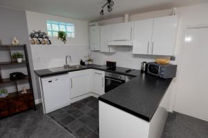 Foto dalla galleria di Lighthouse View - Amazing sea and beach view - Free Sky TV including Sports and Movies - Fast WIFI - Free Private Parking a Scarborough