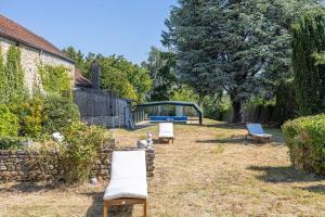 a yard with chairs and a playground in the background at maison de campagne toute équipée 5km de Thoiry in Saulx-Marchais
