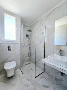 ห้องน้ำของ Luxury Villa Anna Marittima