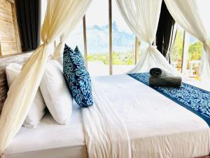 Uma cama ou camas num quarto em The volcano
