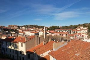 Nespecifikovaný výhled na destinaci Port-Vendres nebo výhled na město při pohledu z apartmánu