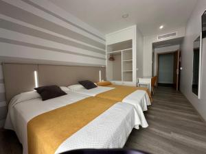 Postel nebo postele na pokoji v ubytování Hotel Leo
