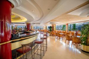 Restaurace v ubytování Hotel Servigroup Papa Luna 4 Sup