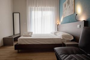 a bedroom with a large bed and a window at Hotel BluMarine in Roseto degli Abruzzi