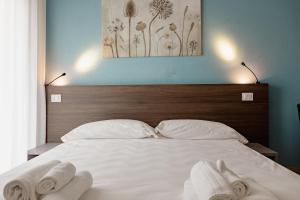a bedroom with a bed with white towels on it at Hotel BluMarine in Roseto degli Abruzzi