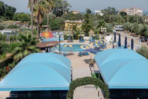 a resort with a pool and umbrellas at Hotel BluMarine in Roseto degli Abruzzi