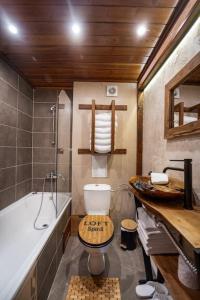 O baie la The Chalet 2 Bedrooms Paradise +43 fotografii