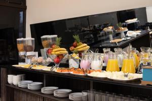 Makanan di atau berdekatan hotel