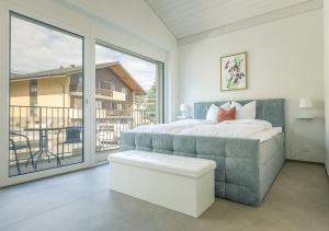 Postel nebo postele na pokoji v ubytování Niesen Apartment - Aare Jungfrau AG