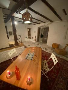 A seating area at Shotgun Hostel & Guesthouse