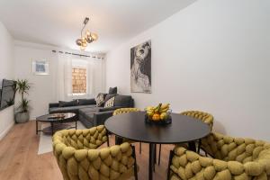 Χώρος καθιστικού στο L & M Apartment - Perfect Old Town Location Two Bedroom House