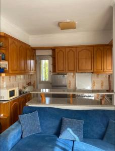 A kitchen or kitchenette at Cosy spot near the beach only 45 min from Athens