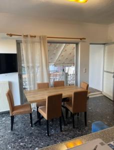 A television and/or entertainment centre at Cosy spot near the beach only 45 min from Athens