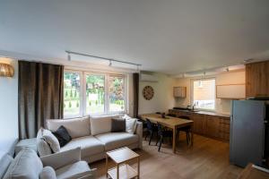 a living room with a couch and a table at Domek Letniskowy 4E nad jeziorem nyskim in Skorochow