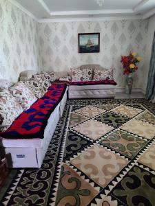 Imagen de la galería de Azis Guest House, Hostel, en Kyzylemgek 3 fotos más